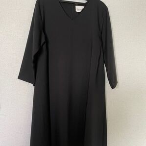 Vネックタックワンピース