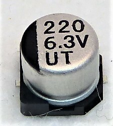 電解コンデンサ 6.3v 220μF 105°C 2個セット（6.3v220uf)