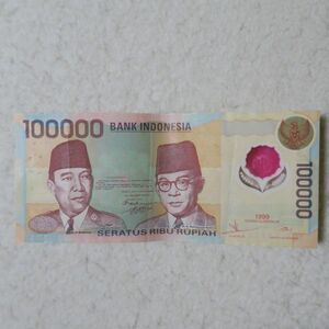 インドネシア　１０万ルピア紙幣　１９９９年