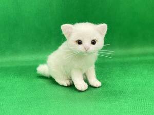 【korutya】1円スタート！羊毛フェルト猫！白猫子猫ちゃん！お座りポーズ！ハンドメイド ！ 