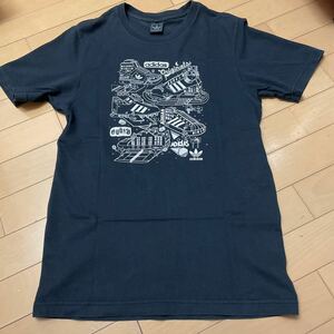 ☆adidas☆スニーカーデザイン☆Tシャツ☆サイズＭ黒
