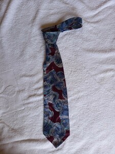 イタリーで染色し日本で縫製したネクタイ