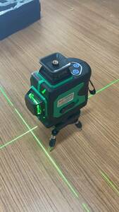 墨出し器 12ライン グリーン レーザー 三脚付電池2個クロスラインレーザー 高精度 自動補正機能 360°4方向大矩照射モデル