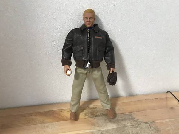 スティーブ・マックイーン、大脱走、ヒルツ大佐1/6フイギァ+A-2付き