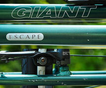 GIANT(タイヤ新品)ESCAPE R3 700C CT50(SRAM 24速)ダークグリーンカラー 街乗りクロスバイク 中古_画像2