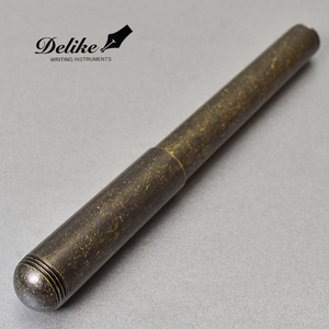 ◆●【DELIKE/ディライク】真鍮万年筆 弾丸のようなボディ 金属製 アンティーク ブラックカラー 両用式 F(細字) 新品 単品発送/MN1ANBK-FS