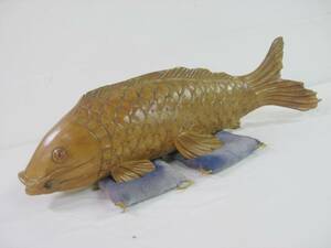 大きい木彫りの魚　鯉 ？ ◆ 全長 約 90センチ ◆ 一刀彫り ？ ◆ 口の中に玉 ◆ オブジェ 置物 木工芸 彫刻