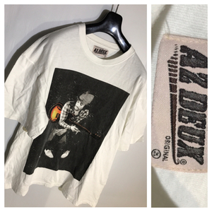 AZ DEUX スモーキングギタリスト ピクチャープリント THE ART OF FASHION WEAR 半袖Ｔシャツ 白 ホワイト 2L