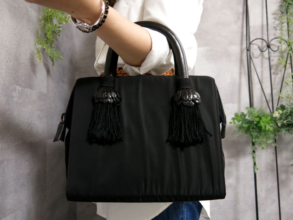 PRADA ナイロンタッセル付きバッグ 限定最安値 www.lsansimon.com