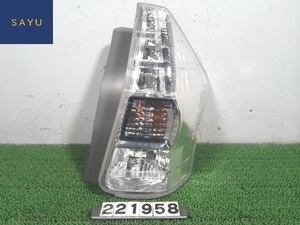 プリウスα DAA-ZVW41W 右テールランプ 81551-47140 右テールライト LED スタンレー/47-46