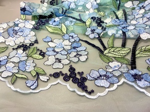 紫陽花・青・刺繍・・透明網・刺繍糸・ポリエステル１00％・サイズ１30ｃｍ×２90ｃｍ・は切れ処分