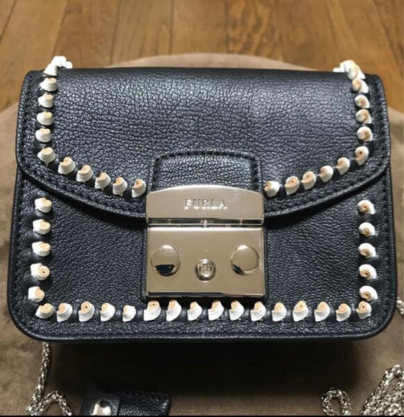 FURLA メトロポリス ショルダーバッグ　ヤギスタッズ