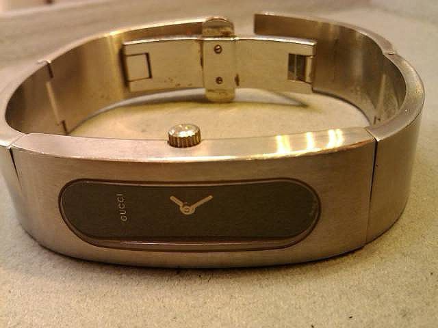 【稼働品】Gucci　グッチ　2400S　レディース時計　シルバー　バングル 腕時計(アナログ) 安心の国内正規品
