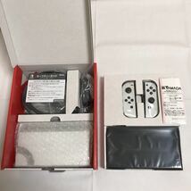 【 未使用品 】Nintendo Switch 有機ELモデル HEG-S-KAAAA ホワイト 店舗印あり_画像3