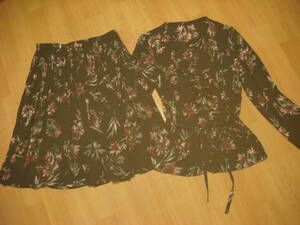 K.T KIYOKO TAKASEki width ta spool floral print . ribbon attaching blouse & skirt setup ensemble black beautiful goods 