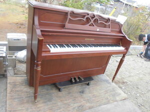 she Inver g console Intell . piano chipe ring legs wood grain . raw . did European style 