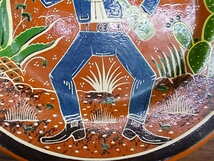 Javier Ramos Lucano作 絵皿 飾り皿 メキシコ トナラ フォークロア Tequila 皿 直径32.5cm ディスプレイ_画像4
