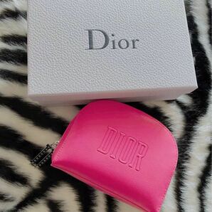 dior ノベルティポーチ　汚れにくく可愛いピンク色　使いやすい大きめサイズ　