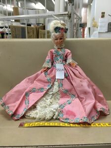л5514　ジャンク品 フランス製 人形 お土産 置物 かわいい ドレス 中世 民族衣装コレクション 首部分破損