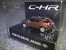 新品 非売品 CHR トヨタ C-HR LED キーホルダー ミニカー ダークブラウンマイカメタリック 4U3_画像2