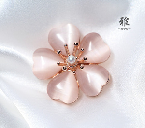 【 雅 】 キャッツアイが綺麗な一輪桜（30ミリ）にあこや本真珠 三分紐専用 帯留め
