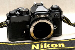 Nikon ニコン 人気の高級一眼レフカメラ FE黒ボディ 希少な作動品 （腐食無し）