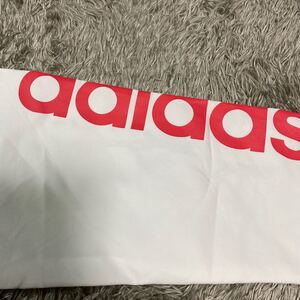 adidasウインドブレーカー