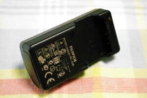 FUJIFILM 富士フイルム バッテリーチャージャー 充電器 BC-50B ■i9