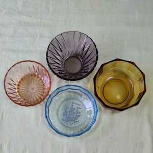 昭和レトロ 各種4枚まとめて　デザート皿　アイス皿　ガラス皿　ガラス鉢　キレイな色ガラスのアラカルト　ビンテージ　コレクション
