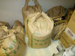 令和2年　長野県産コシヒカリ　玄米　1袋25㎏　在庫の古米ですので格安で出品します。　