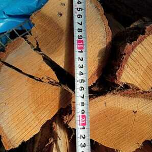 大割薪（クヌギ・ナラ・サクラ等）広葉樹　　約20キロ　長さ30cm　期間限定値下げ　　　　　　　　　　　　薪ストーブやキャンプ☆