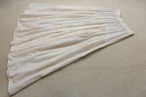 5-587 新品　ウエストゴムコットンクレープ刺繍スカート