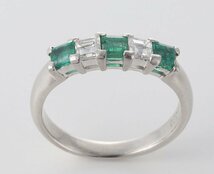 ☆エメラルド3石計0.61ct+ダイアのPt900製12.5号リング・4.8g/IP-6282_画像4