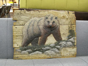  wooden relief George * turner work Grizzly Bear 432/2000 tree carving hand paint G Turner1993 Sapporo hand .