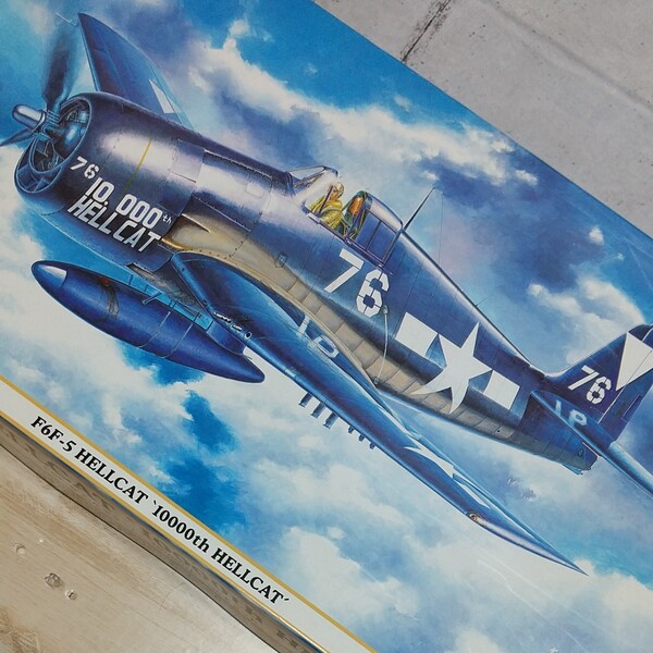 ハセガワ1/32 アメリカ海軍 艦上戦闘機 F6F-5 ヘルキャット 未組立