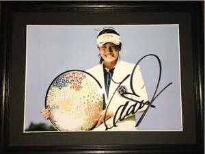 LPGA 藤田光里 直筆サイン入りA4生写真 高級額装品