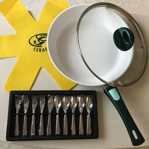 お値引き CERAFIT 28㎝フライパン&燕カトラリーセット
