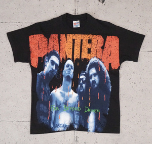 【送料無料】 90's ヴィンテージ PANTERA パンテラ FAR BEYOND DRIVEN 総柄 Tシャツ ブラック サイズL バンドTシャツ