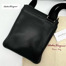 1円〜 未使用 フェラガモ Salvatore Ferragamo ショルダーバッグ メッセンジャーバッグメンズ ビジネス レザー 本革 斜め掛け ブラック _画像1