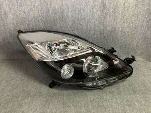 ☆3662-V1　アイシス　ANM10　ZGM10　ヘッドライト　HID　右 ☆