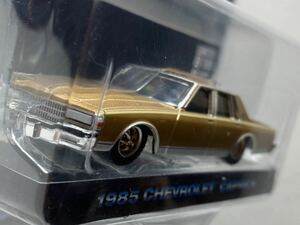 グリーンライト 1/64 1985 シボレー カプリス カルフォルニア ローライダー Greenlight 1/64 1985 Chevrolet Caprice Lowrider Custom Gold