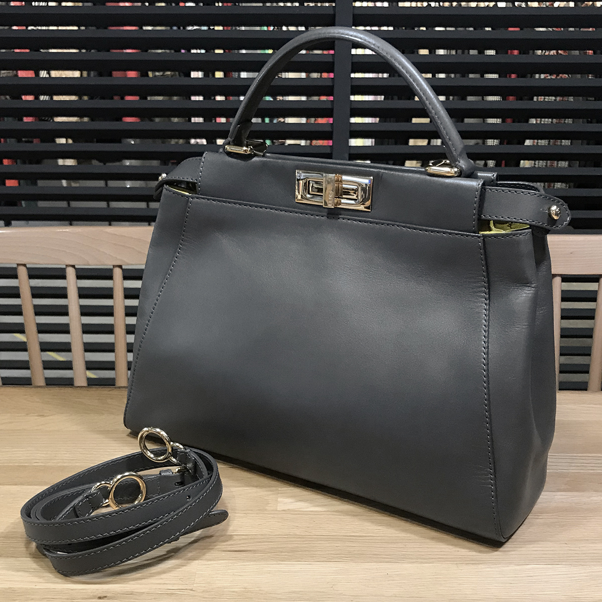 ヤフオク! -「fendi ピーカブー グレー」(フェンディ)の中古品・新品