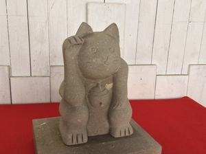 [ quotient ... maneki-neko. carving image /... cat /../ right hand * luck with money . luck / objet d'art / ornament ] better fortune luck ... thing Lucky item gardening garden 