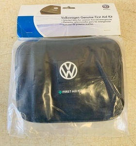 ◆新品 未使用◆純正品◆フォルクスワーゲン ロゴ入り救急箱 Volkswagen VW FIRST AID KITUSDM ビートル パサート 米国仕様 (E箱)