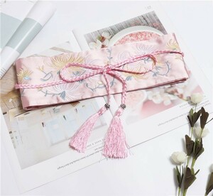サッシュベルト 菊の花 刺繍 着物風 和柄 帯締め風の飾り紐 タッセルつき (ピンク)