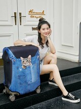 スーツケースカバー 顔を出す一匹のネコ プリント (サロペット, Lサイズ)_画像3