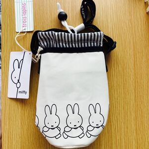ミッフィーペットボトル、水筒カバー ショルダー付き これからの暑い季節にぴったり ミッフィーと一緒にお出掛け下さい。 タグ付き