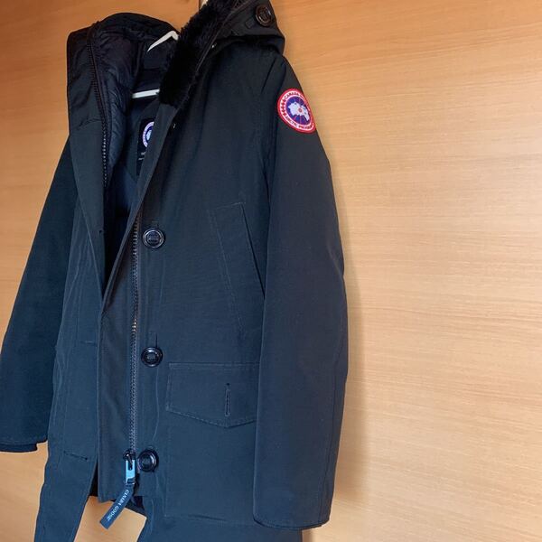 CANADA GOOSE ダウンジャケット