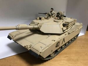 塗装済み完成品　a1m1エイブラムス　戦車模型　1/35スケール 