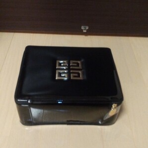 GIVENCHYジバンシー ノベルティ PVCエナメル バニティケース黒